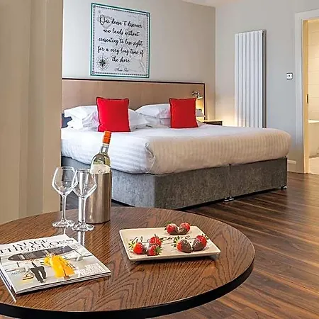 The Mariner, Hotel