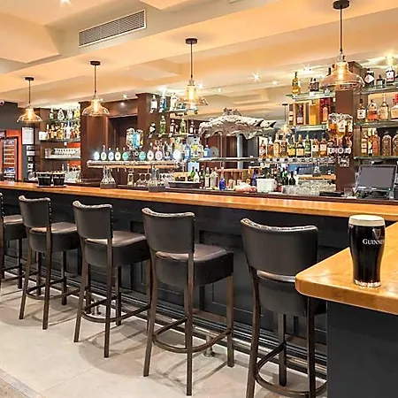 The Mariner, Hotel