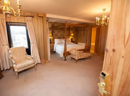 The Mariner, Westport